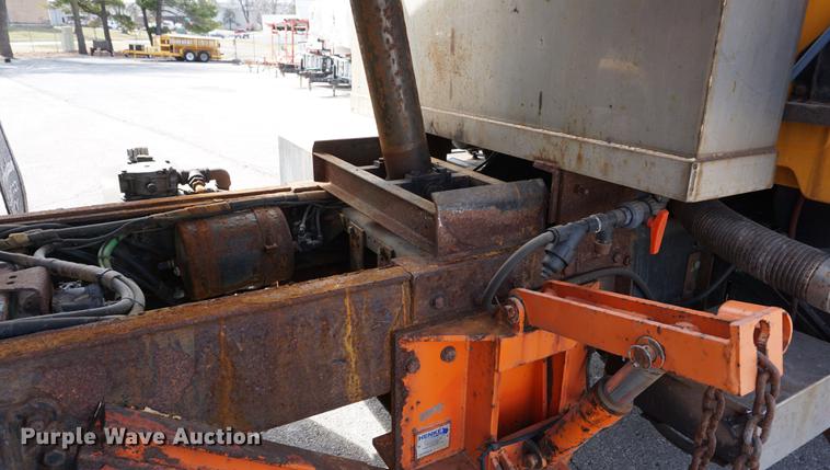 image for item DE3186 2004 Sterling L7500 dump truck