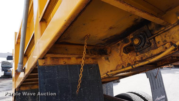 image for item DE3186 2004 Sterling L7500 dump truck