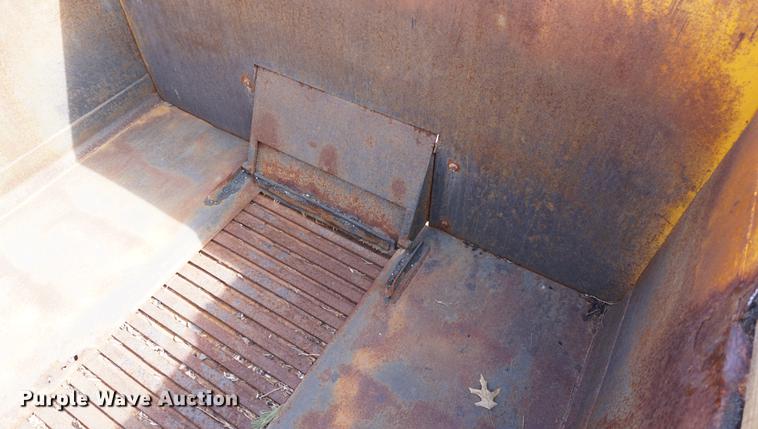 image for item DE3186 2004 Sterling L7500 dump truck