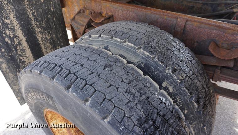 image for item DE3186 2004 Sterling L7500 dump truck