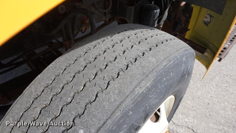 image for item DE3186 2004 Sterling L7500 dump truck