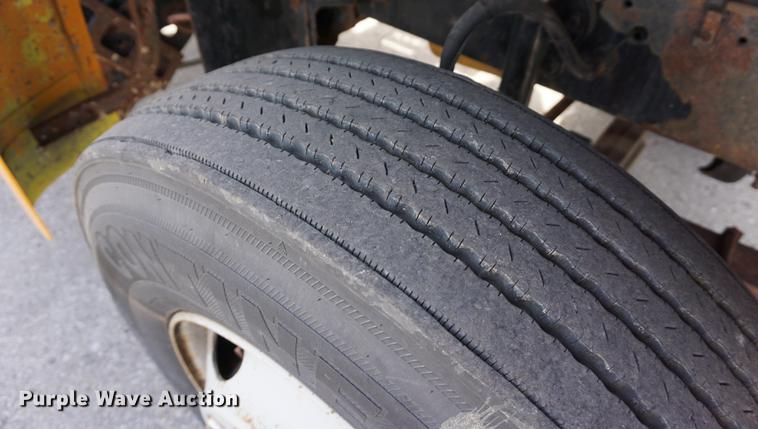 image for item DE3186 2004 Sterling L7500 dump truck