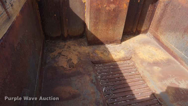 image for item DE3186 2004 Sterling L7500 dump truck