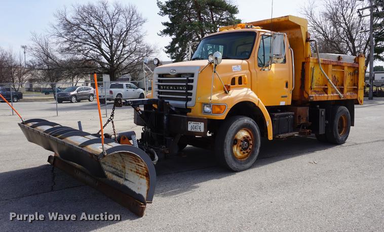 image for item DE3187 2004 Sterling L7500 dump truck
