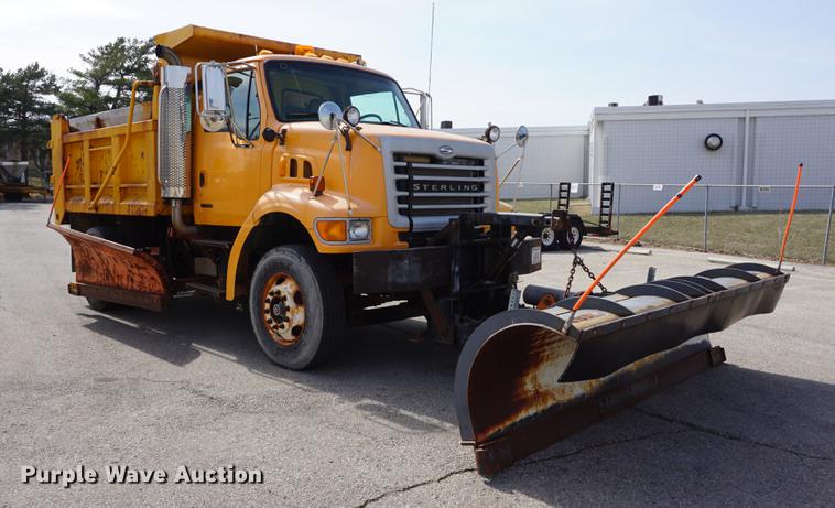 image for item DE3187 2004 Sterling L7500 dump truck
