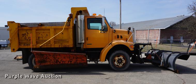 image for item DE3187 2004 Sterling L7500 dump truck