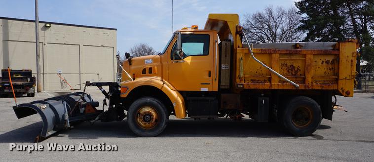 image for item DE3187 2004 Sterling L7500 dump truck