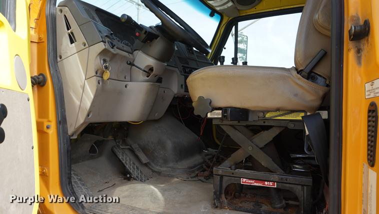 image for item DE3187 2004 Sterling L7500 dump truck