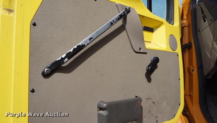 image for item DE3187 2004 Sterling L7500 dump truck