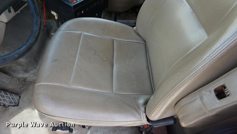 image for item DE3187 2004 Sterling L7500 dump truck