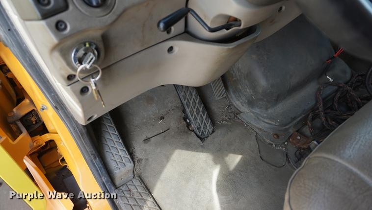 image for item DE3187 2004 Sterling L7500 dump truck