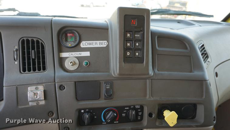 image for item DE3187 2004 Sterling L7500 dump truck