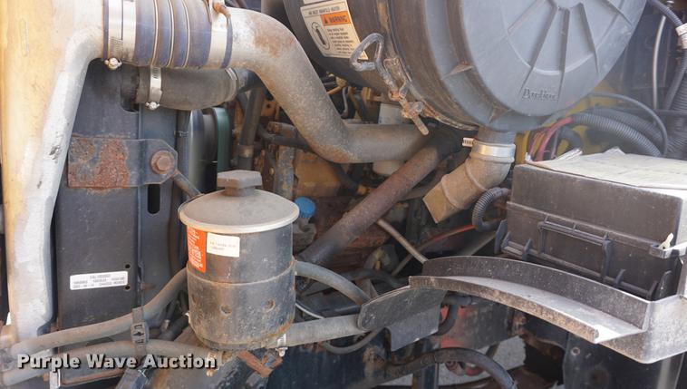 image for item DE3187 2004 Sterling L7500 dump truck