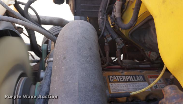 image for item DE3187 2004 Sterling L7500 dump truck