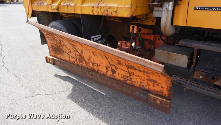 image for item DE3187 2004 Sterling L7500 dump truck