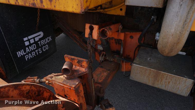 image for item DE3187 2004 Sterling L7500 dump truck