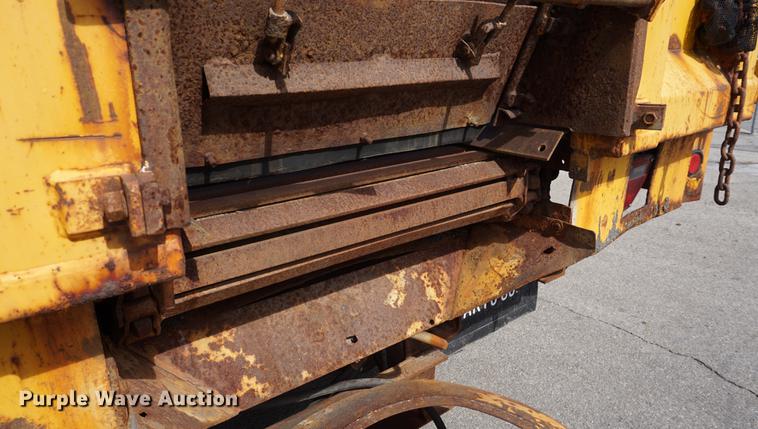 image for item DE3187 2004 Sterling L7500 dump truck