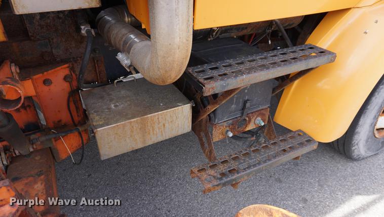 image for item DE3187 2004 Sterling L7500 dump truck