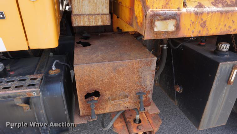 image for item DE3187 2004 Sterling L7500 dump truck