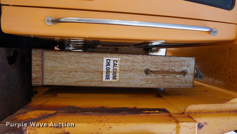 image for item DE3187 2004 Sterling L7500 dump truck