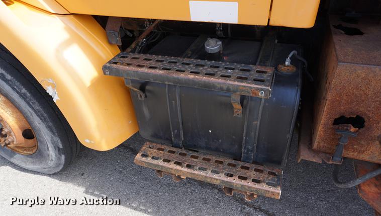 image for item DE3187 2004 Sterling L7500 dump truck