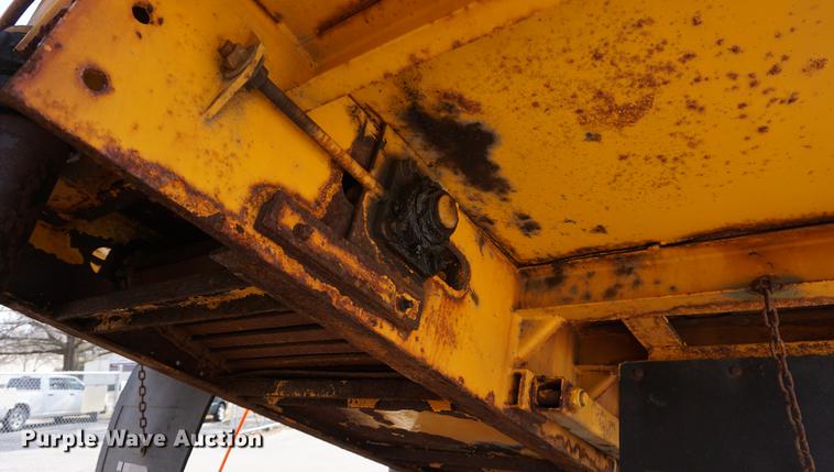 image for item DE3187 2004 Sterling L7500 dump truck