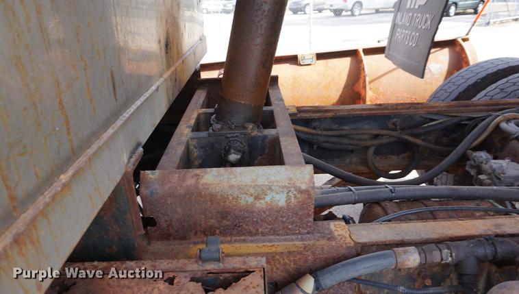 image for item DE3187 2004 Sterling L7500 dump truck