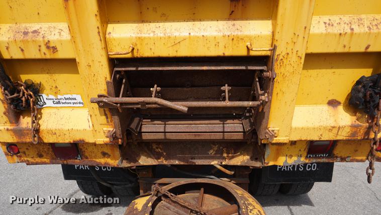 image for item DE3187 2004 Sterling L7500 dump truck