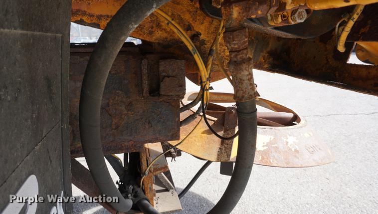 image for item DE3187 2004 Sterling L7500 dump truck