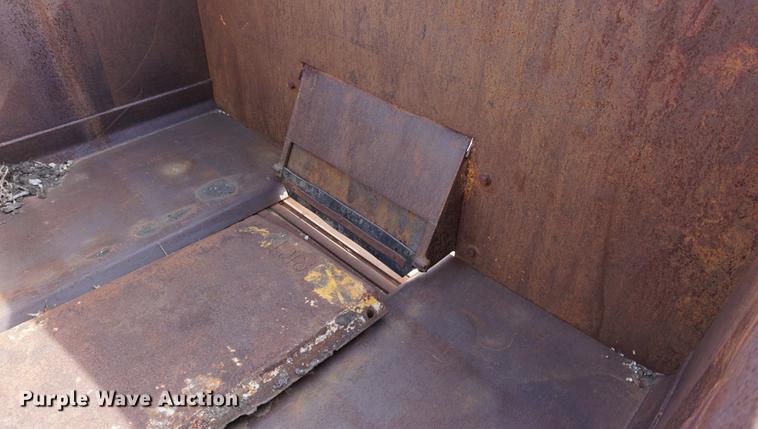 image for item DE3187 2004 Sterling L7500 dump truck