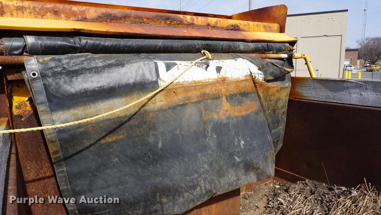 image for item DE3187 2004 Sterling L7500 dump truck