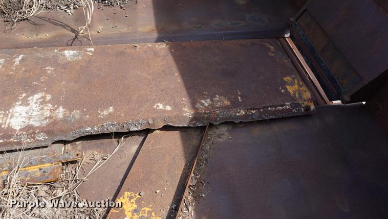 image for item DE3187 2004 Sterling L7500 dump truck