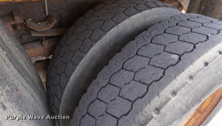 image for item DE3187 2004 Sterling L7500 dump truck