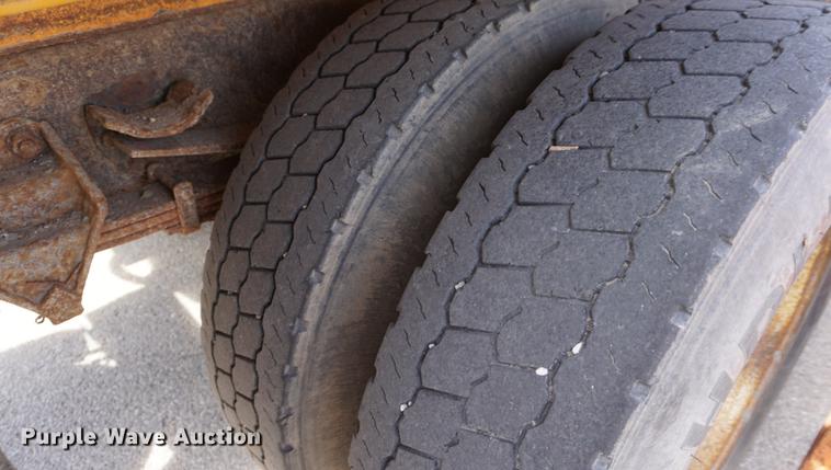 image for item DE3187 2004 Sterling L7500 dump truck