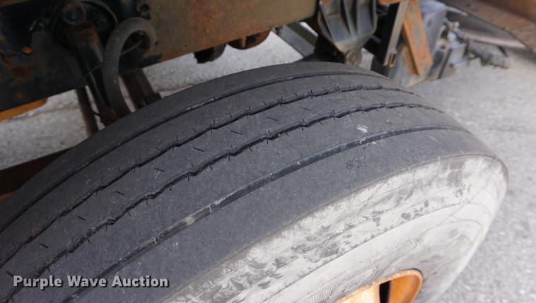 image for item DE3187 2004 Sterling L7500 dump truck