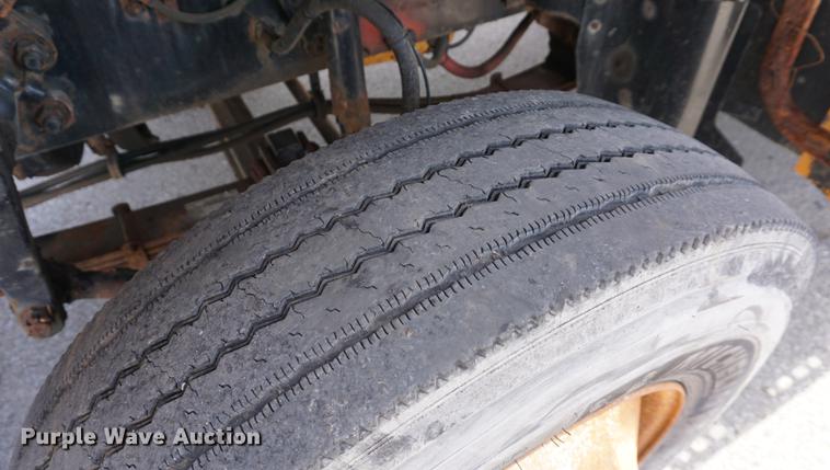 image for item DE3187 2004 Sterling L7500 dump truck