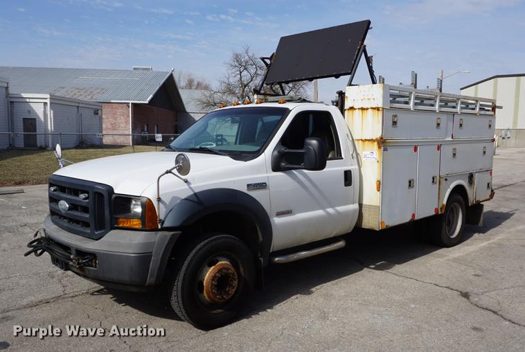 image for item DE3188 2006 Ford F450 Super Duty utility truck