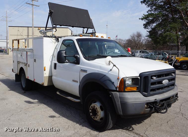 image for item DE3188 2006 Ford F450 Super Duty utility truck