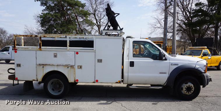 image for item DE3188 2006 Ford F450 Super Duty utility truck