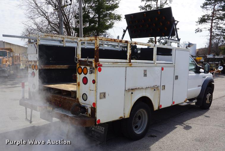 image for item DE3188 2006 Ford F450 Super Duty utility truck