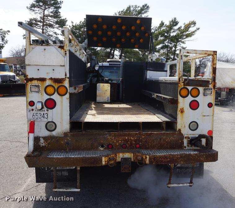 image for item DE3188 2006 Ford F450 Super Duty utility truck