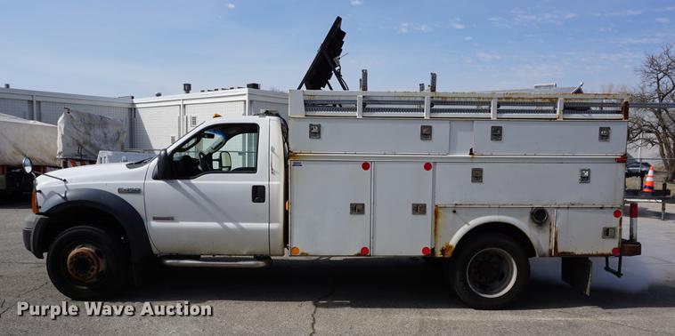 image for item DE3188 2006 Ford F450 Super Duty utility truck