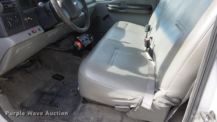 image for item DE3188 2006 Ford F450 Super Duty utility truck