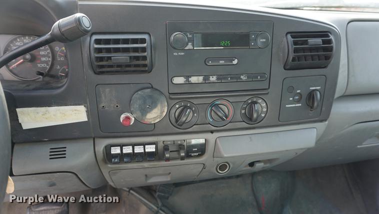 image for item DE3188 2006 Ford F450 Super Duty utility truck