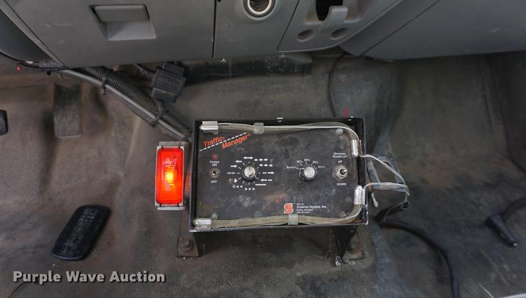 image for item DE3188 2006 Ford F450 Super Duty utility truck