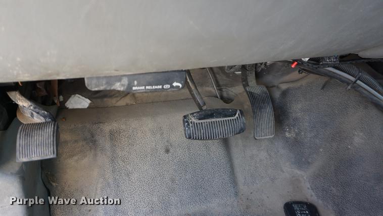 image for item DE3188 2006 Ford F450 Super Duty utility truck