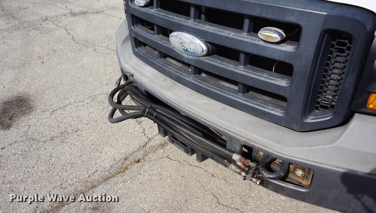 image for item DE3188 2006 Ford F450 Super Duty utility truck