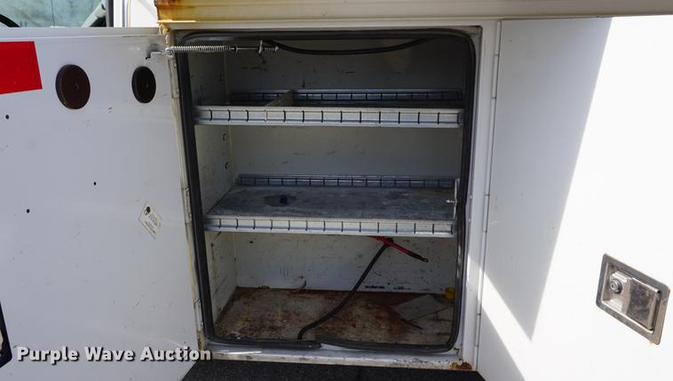 image for item DE3188 2006 Ford F450 Super Duty utility truck