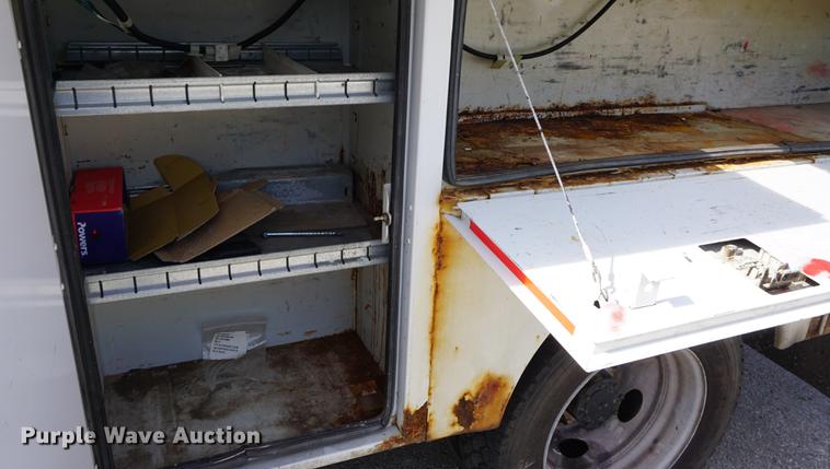 image for item DE3188 2006 Ford F450 Super Duty utility truck