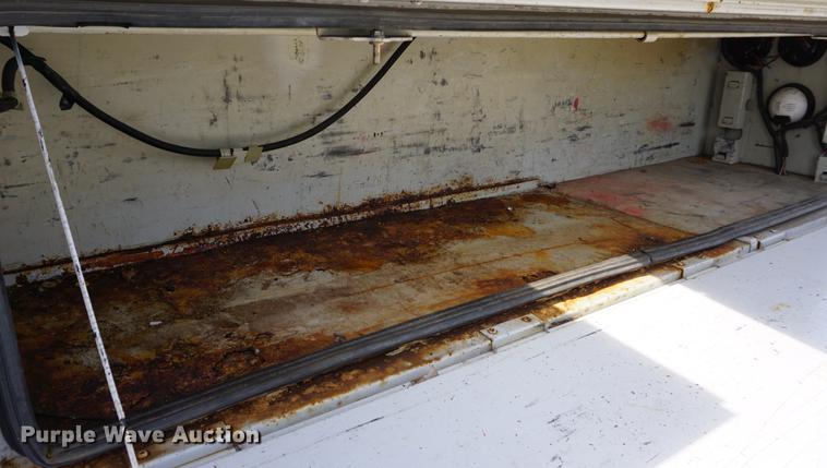 image for item DE3188 2006 Ford F450 Super Duty utility truck